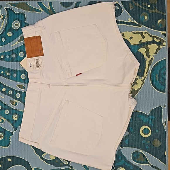 Levi's | Women's White Levi High Rise Shorts, Size 30 - New with Tags - Picture 2 of 6